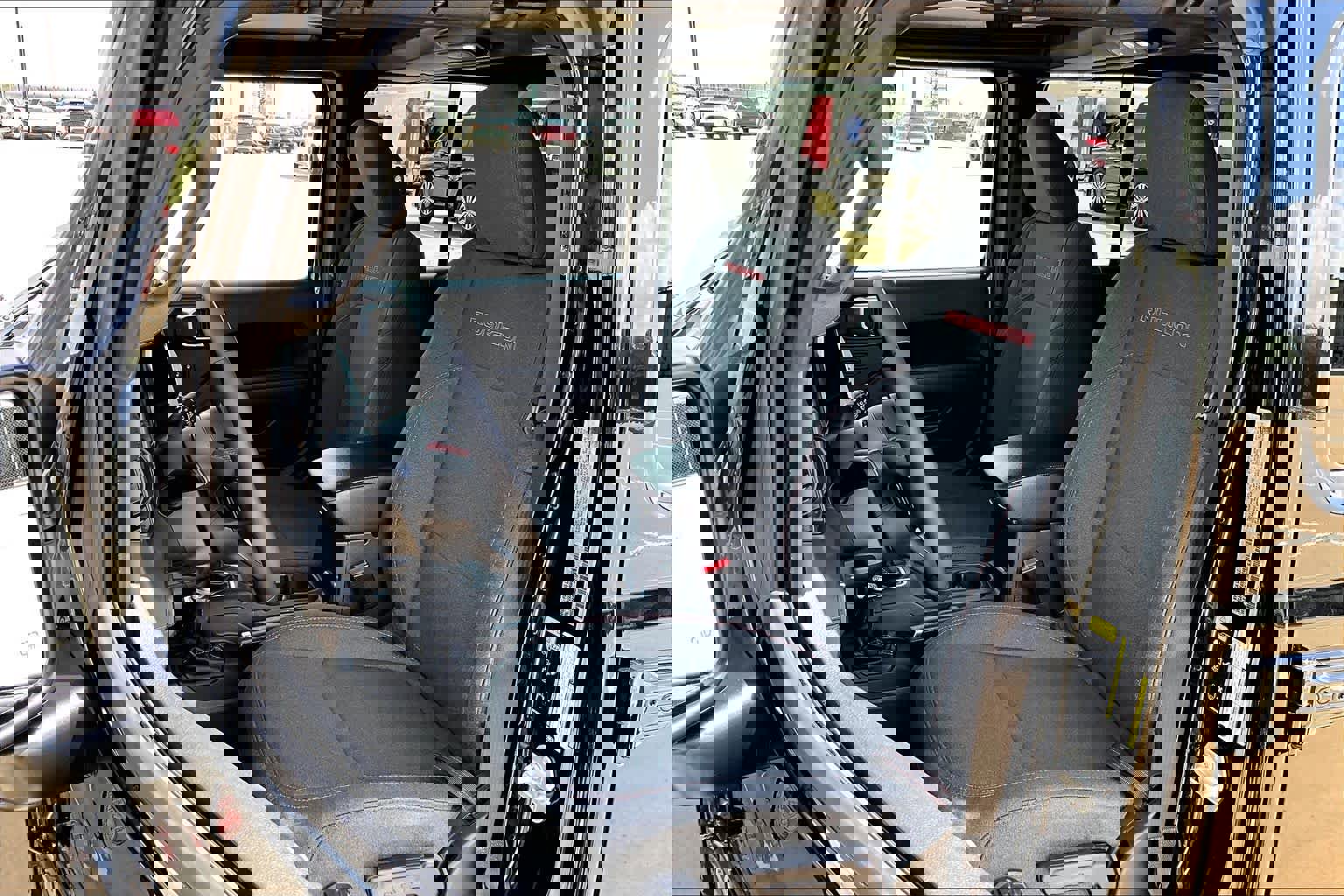 Used 2024 Jeep Wrangler Unlimited Rubicon w/ Convenience Group AWD/4WD image 8