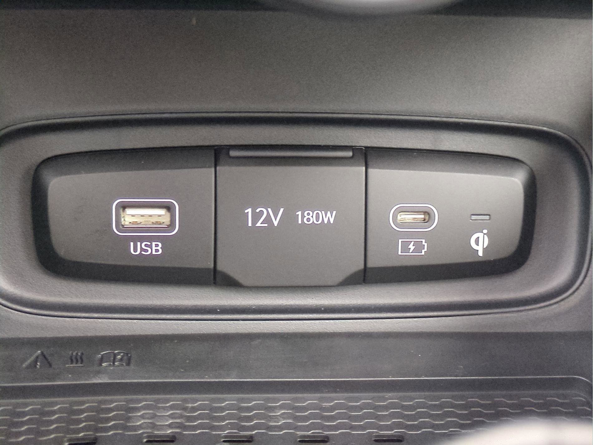 New 2026 Hyundai Venue SEL FWD image 19