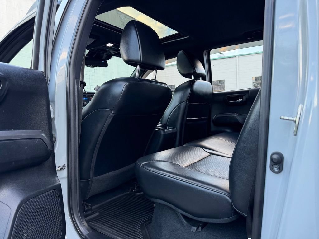 Used 2018 Toyota Tacoma TRD Off-Road AWD/4WD image 14