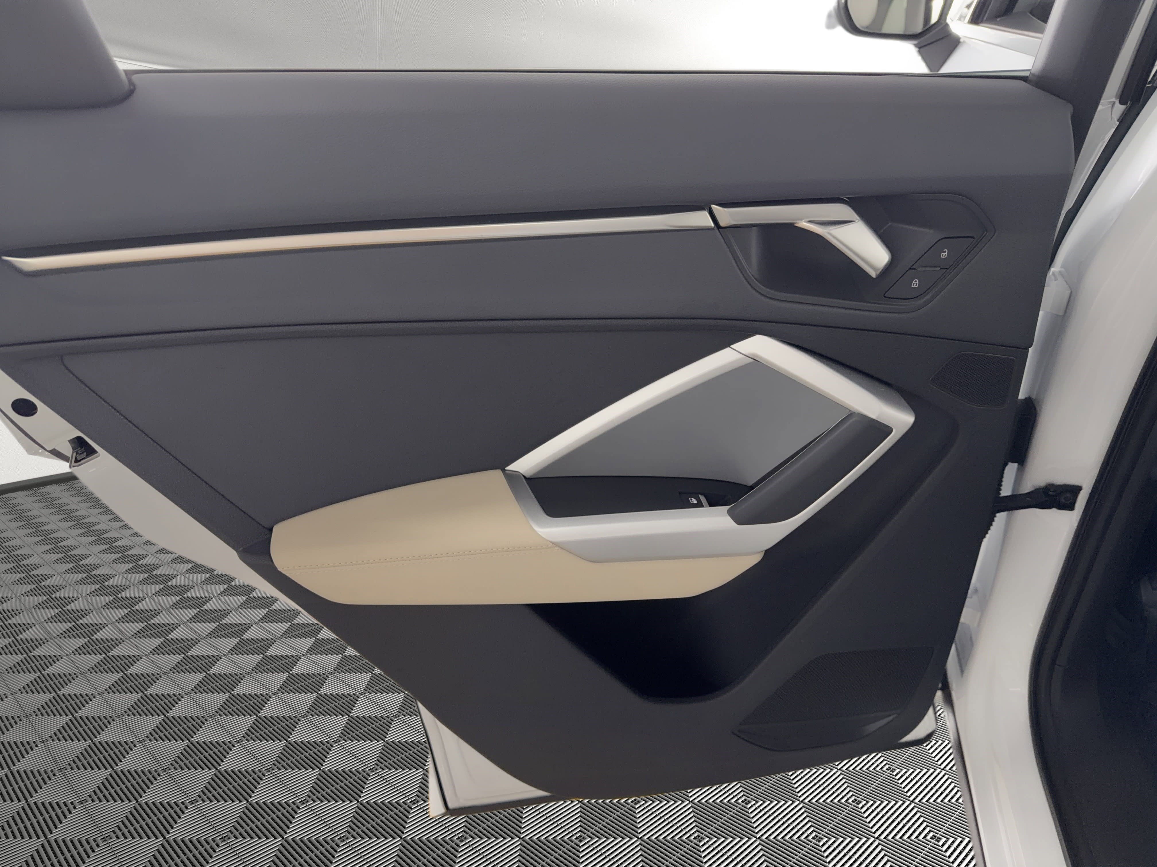 Certified 2025 Audi Q3 2.0T Premium w/ Convenience Package image 17