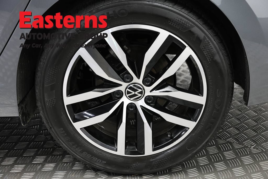 Used 2025 Volkswagen Jetta SE FWD image 33