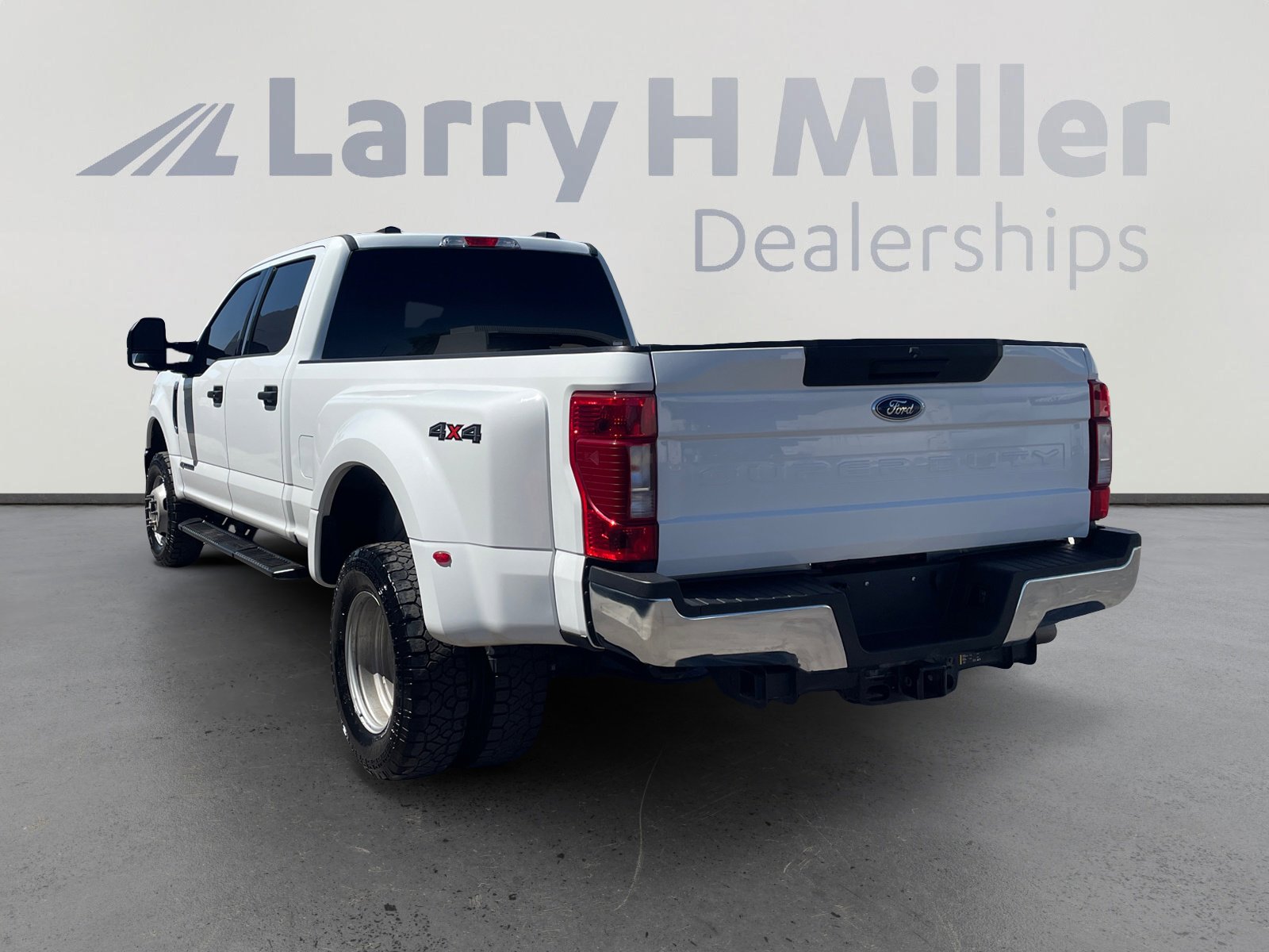 Used 2022 Ford F350 XLT AWD/4WD image 3
