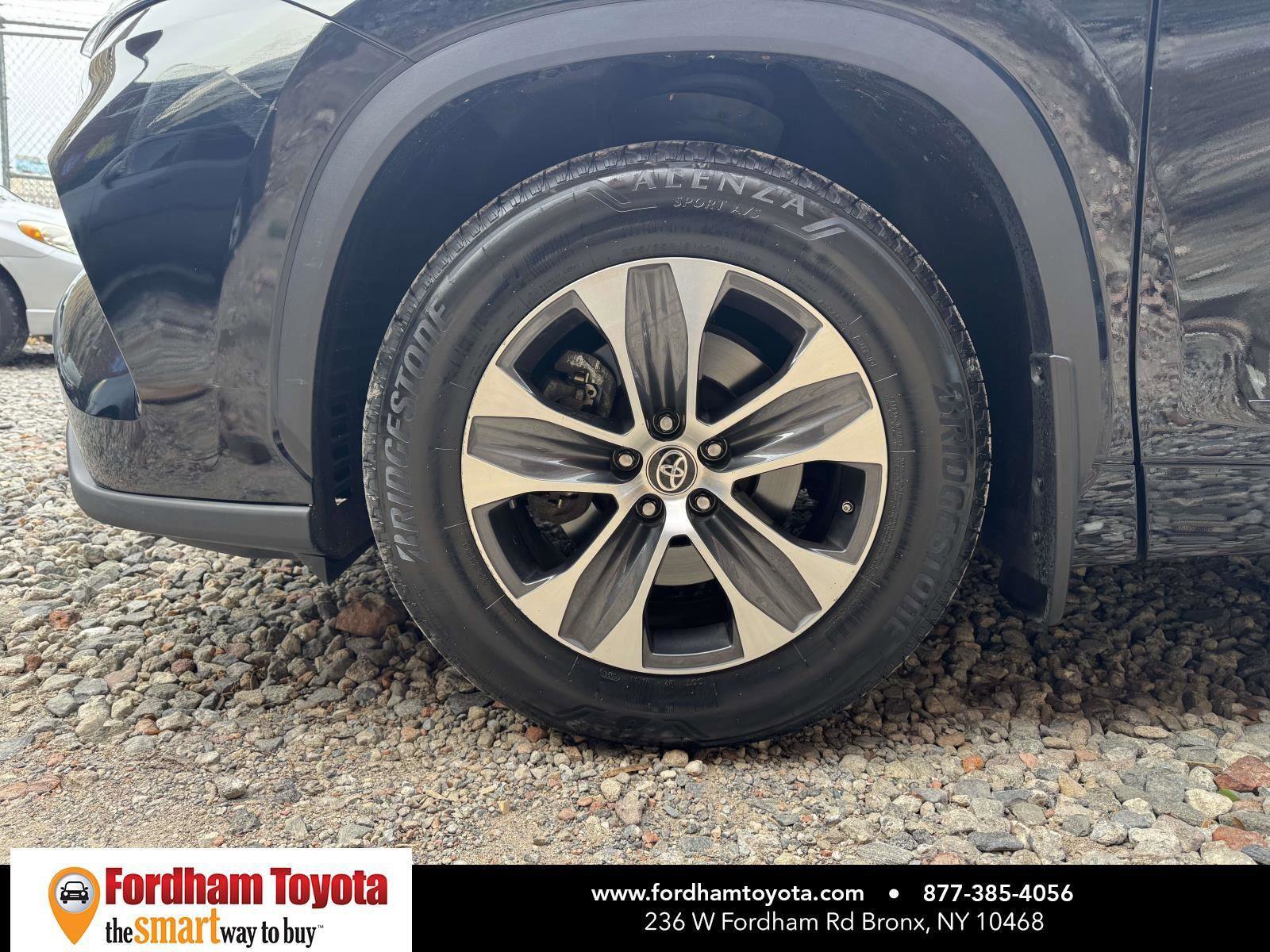 Used 2023 Toyota Highlander XLE image 9