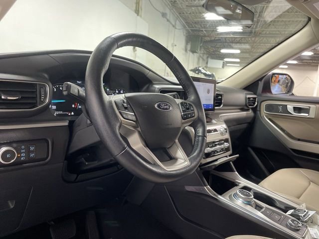 Used 2022 Ford Explorer XLT w/ Equipment Group 202A image 14