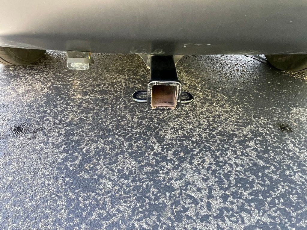 Used 2019 Jeep Cherokee Latitude Plus w/ Cold Weather Group AWD/4WD image 19