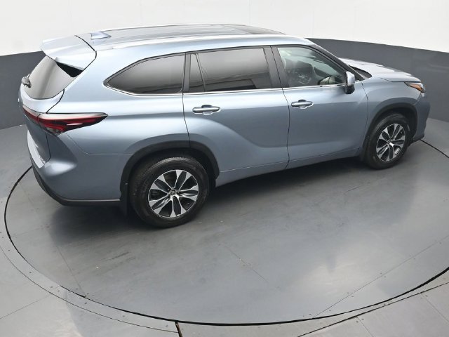Used 2024 Toyota Highlander XLE AWD/4WD image 45