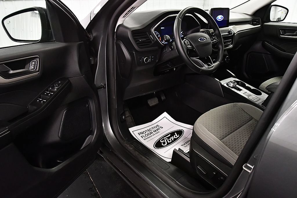 Used 2022 Ford Escape SE w/ SE Sport Appearance Package AWD/4WD image 17