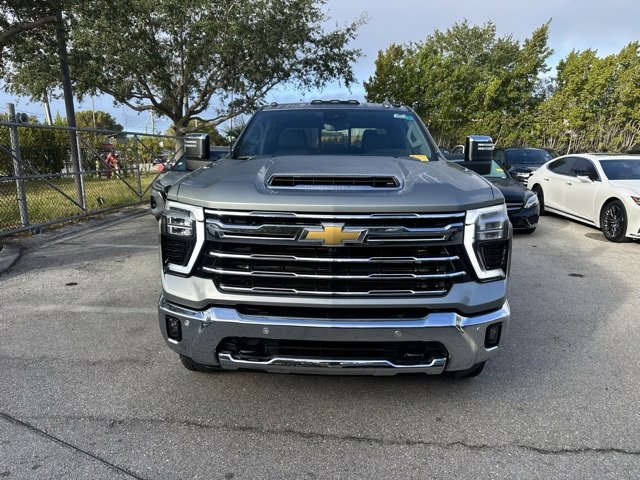 Used 2024 Chevrolet Silverado 2500 LTZ w/ LTZ Convenience Package image 3
