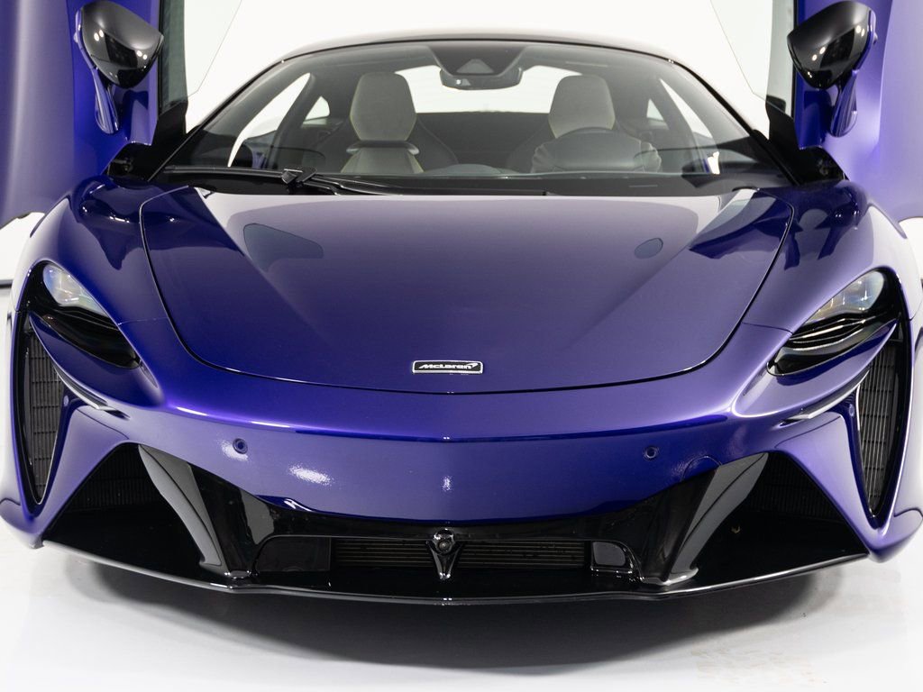 Used 2023 McLaren Artura RWD image 35
