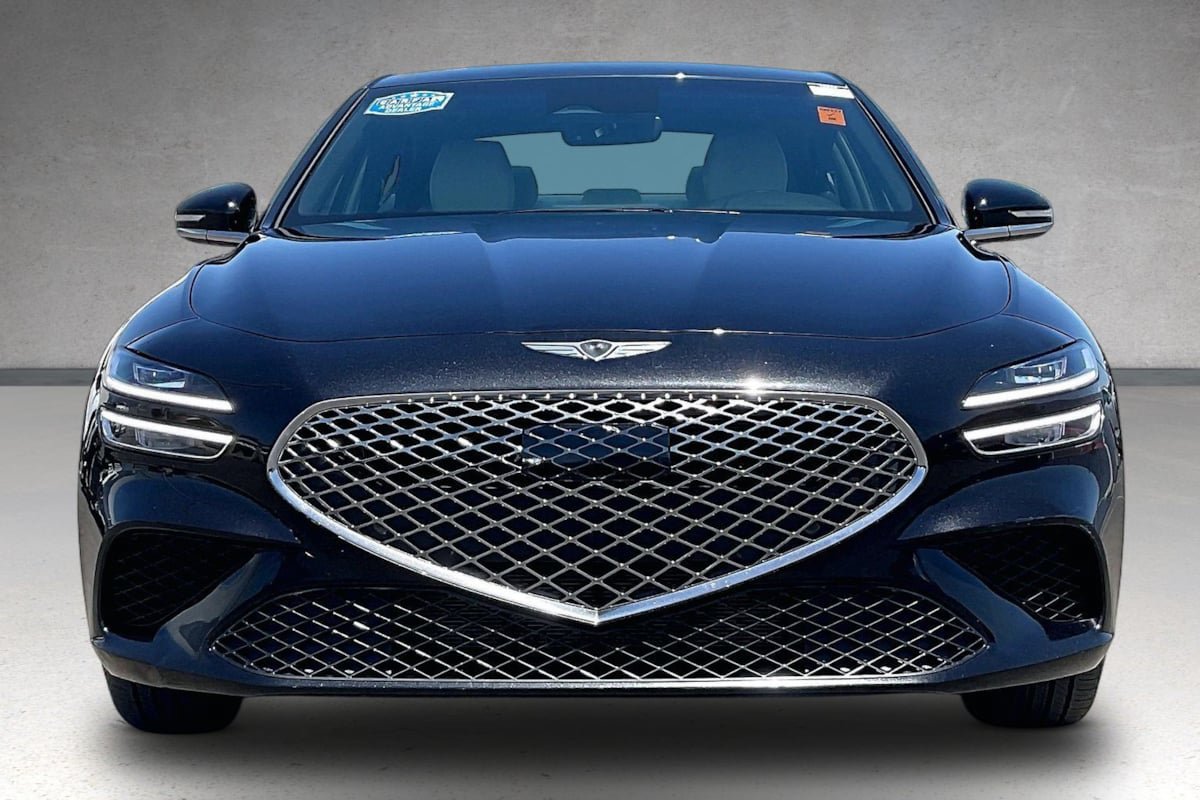 Used 2025 Genesis G70 2.5T RWD image 3