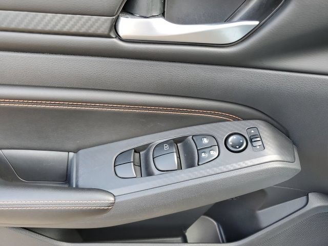 Used 2022 Nissan Altima 2.5 SR FWD image 12