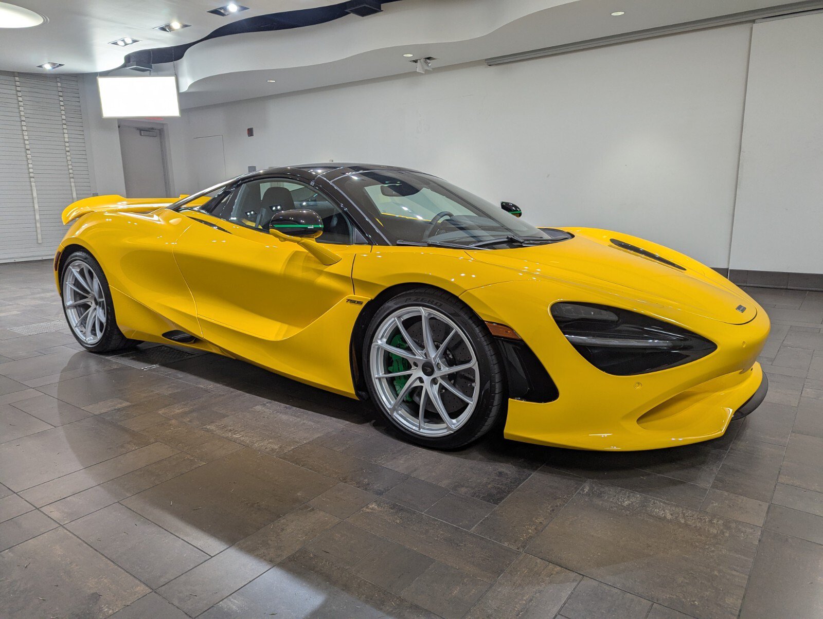 New 2026 McLaren 750S Spider RWD image 23