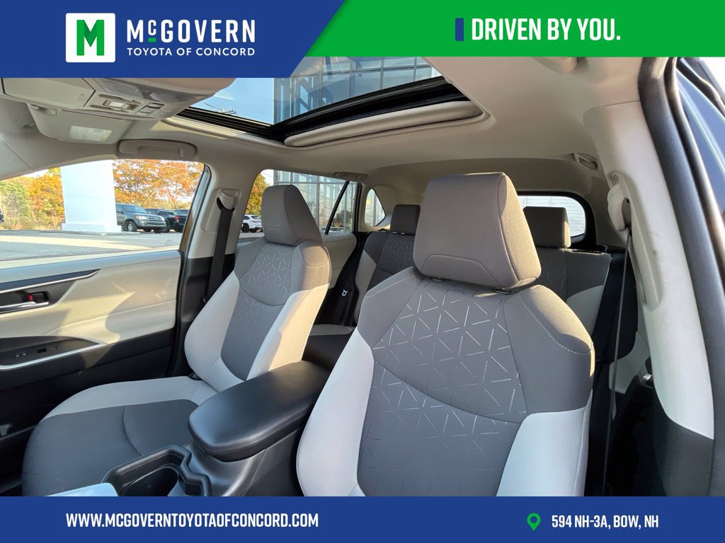 Used 2021 Toyota RAV4 XLE w/ Convenience Package AWD/4WD image 10