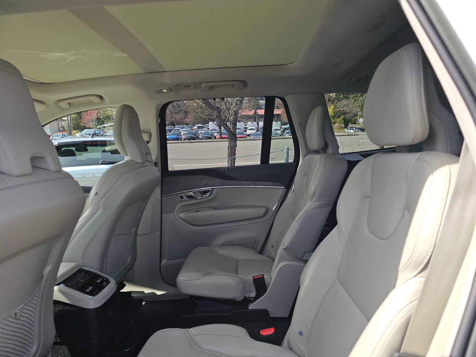 Used 2023 Volvo XC90 T8 Ultimate w/ Protection Package Premier image 17