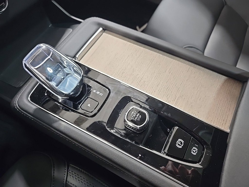 New 2026 Volvo XC90 B6 Plus w/ Protection Package Premier AWD/4WD image 14