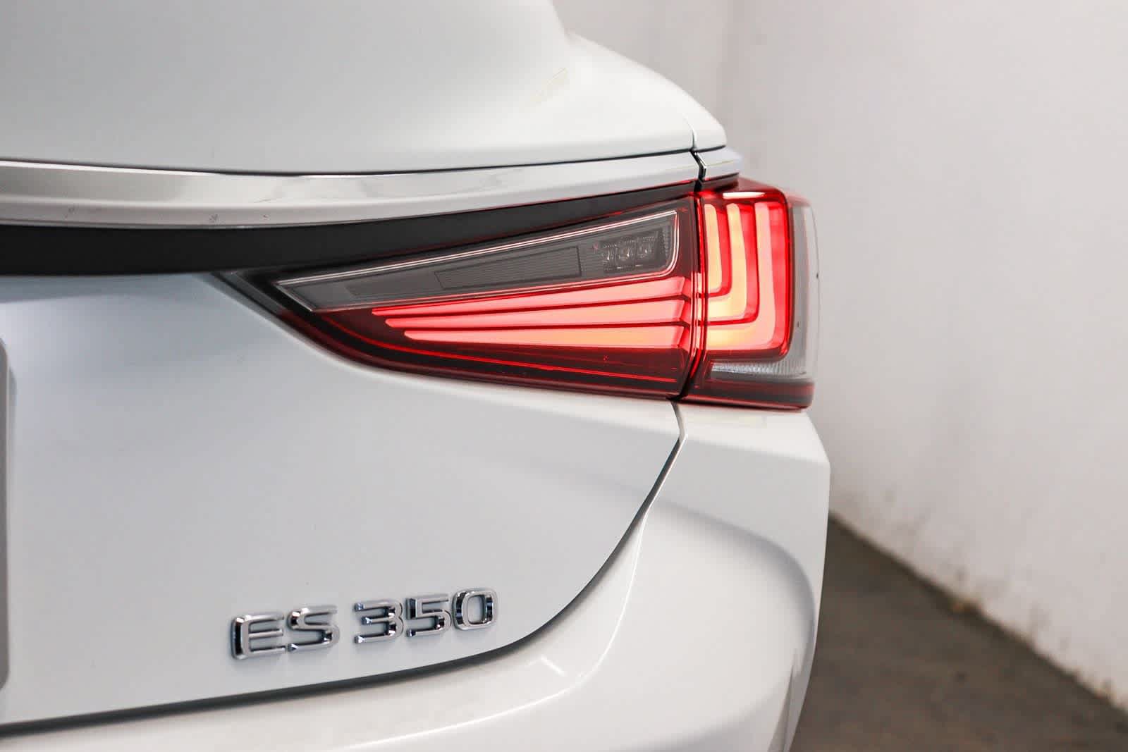 Used 2025 Lexus ES 350 w/ Accessory Package (Z2) FWD image 11