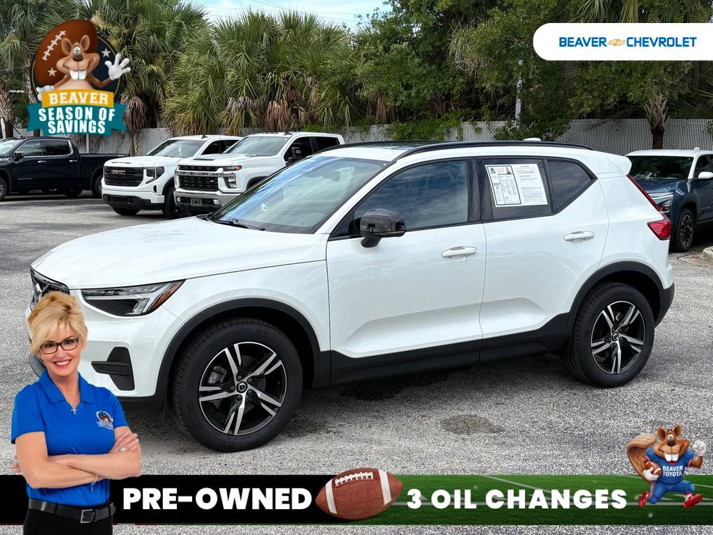Used 2026 Volvo XC40 B4 Core FWD image 1