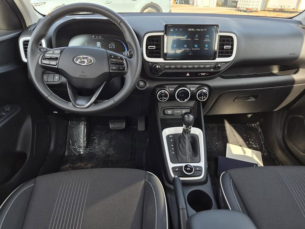Used 2025 Hyundai Venue Limited image 13