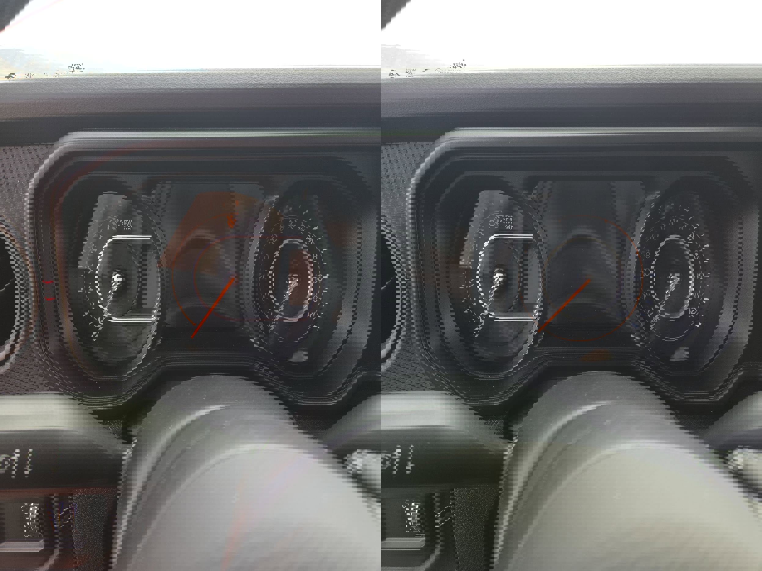 Used 2025 Jeep Gladiator Rubicon w/ Convenience Group AWD/4WD image 15