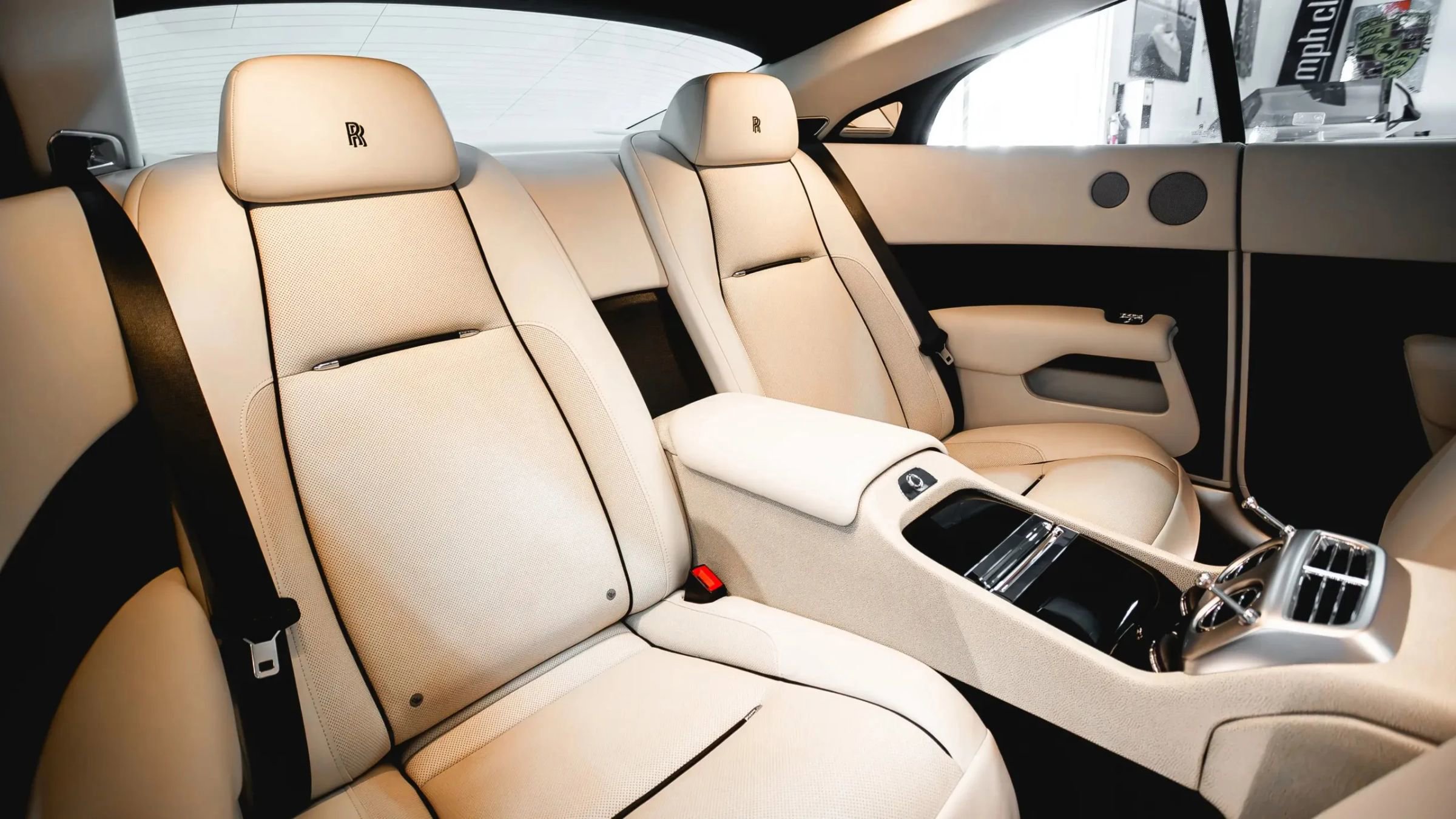Used 2015 Rolls-Royce Wraith RWD image 27