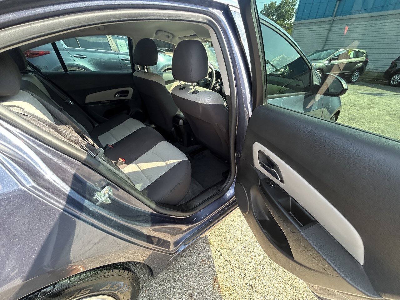 Used 2013 Chevrolet Cruze LS FWD image 8