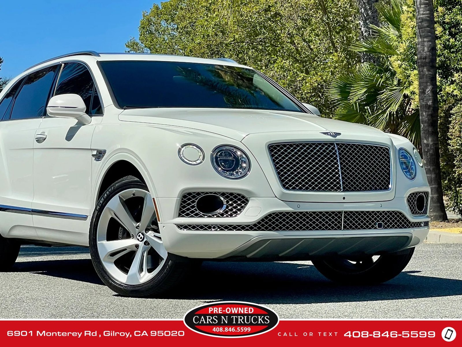 Used 2018 Bentley Bentayga AWD/4WD image 37