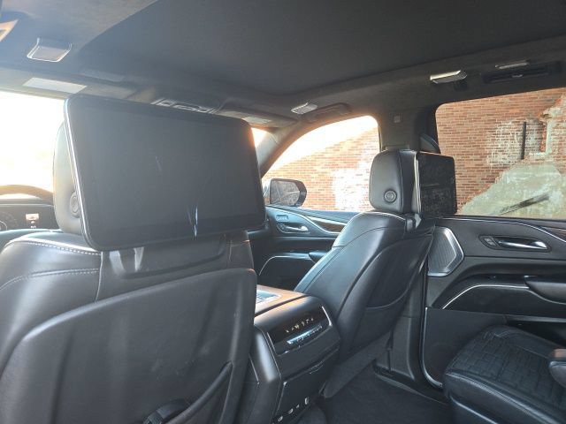 Used 2022 Cadillac Escalade ESV Sport Platinum w/ Heavy-Duty Trailer Package AWD/4WD image 17