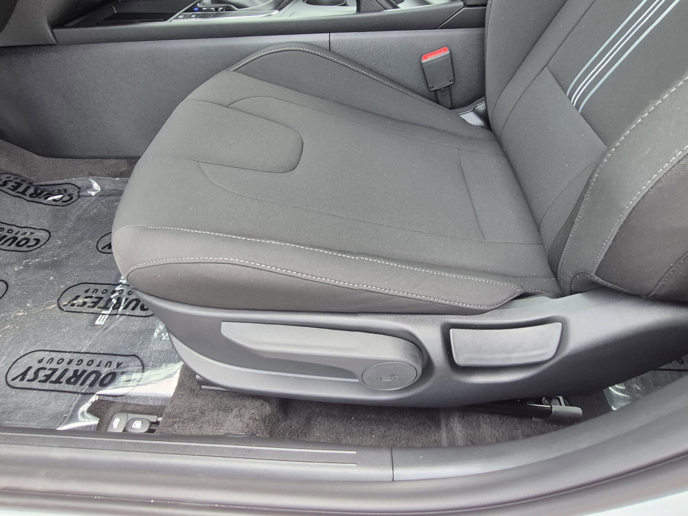 New 2026 Hyundai Elantra Sport FWD image 19