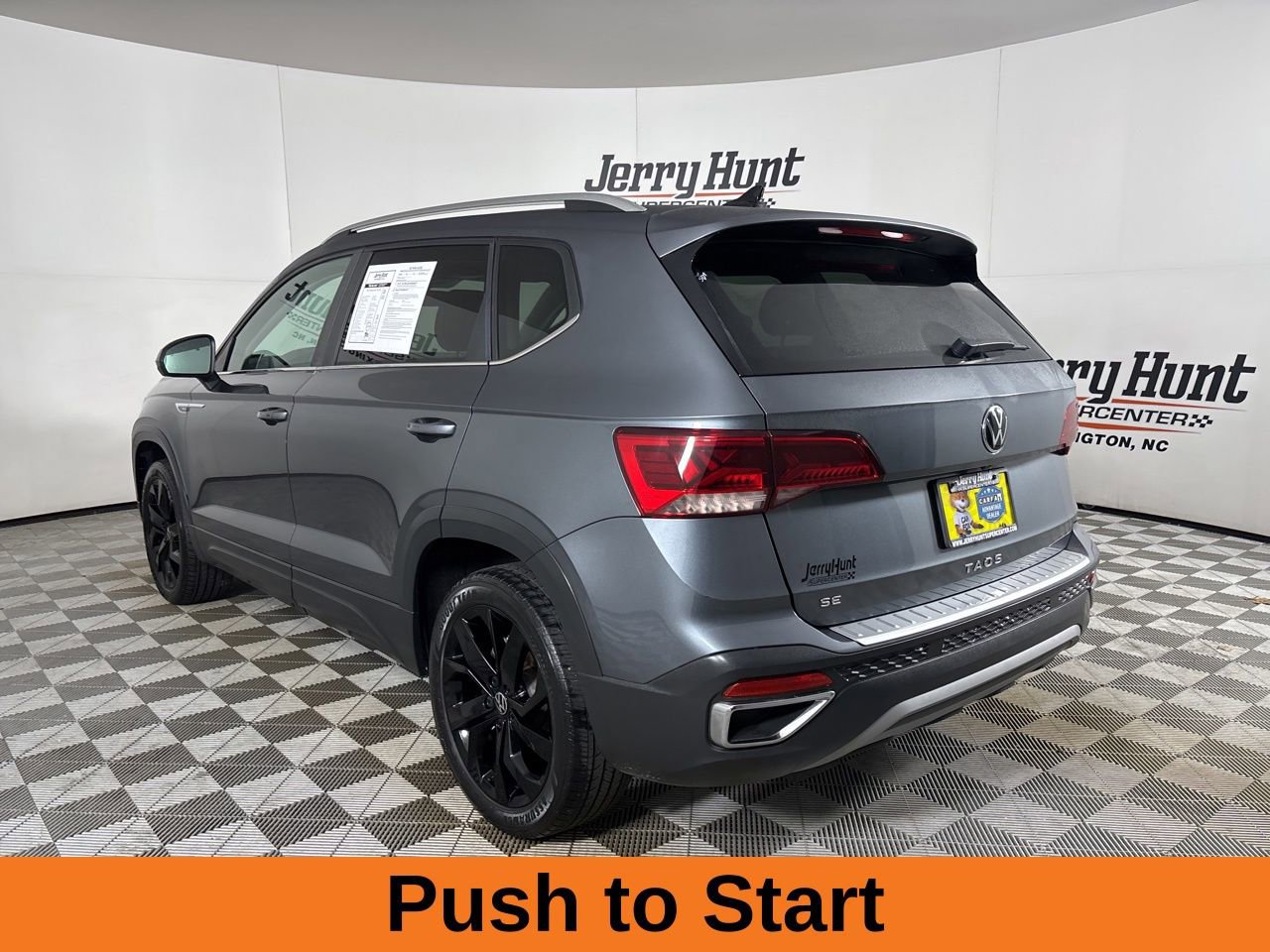 Used 2023 Volkswagen Taos SE w/ Panoramic Sunroof Package image 7