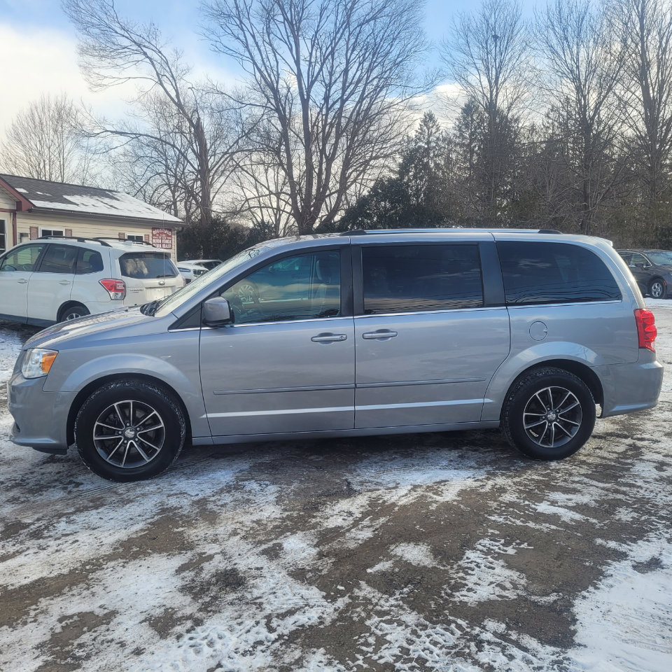 Used 2017 Dodge Grand Caravan SXT image 5