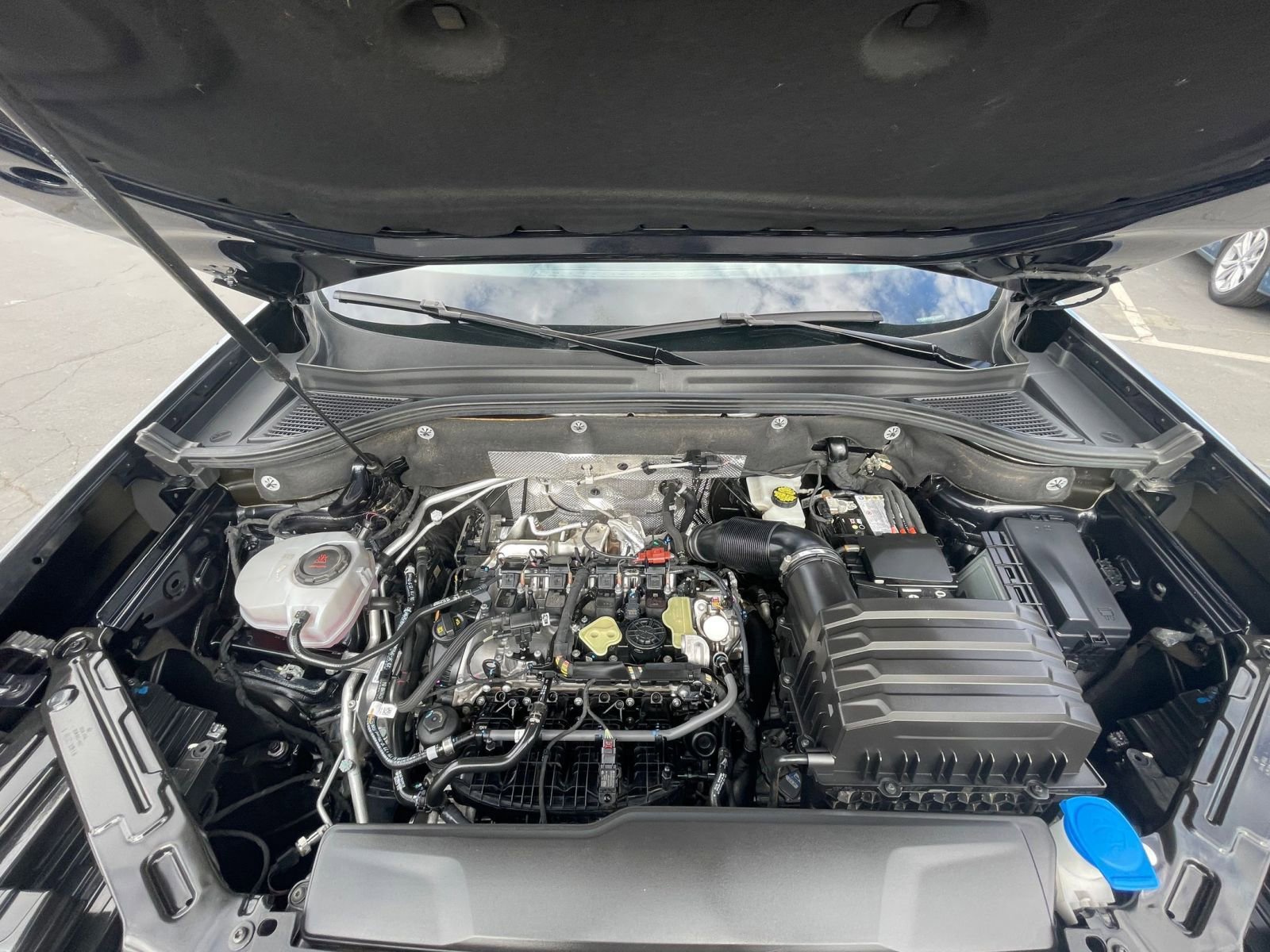 Used 2024 Volkswagen Atlas Cross Sport SE image 34