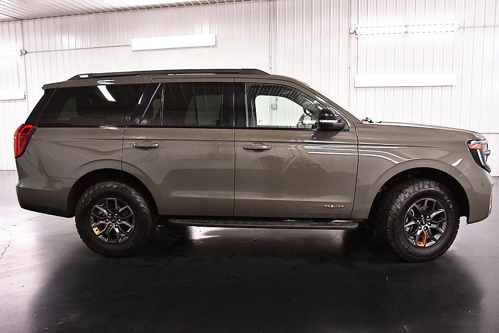 Used 2025 Ford Expedition Tremor image 8