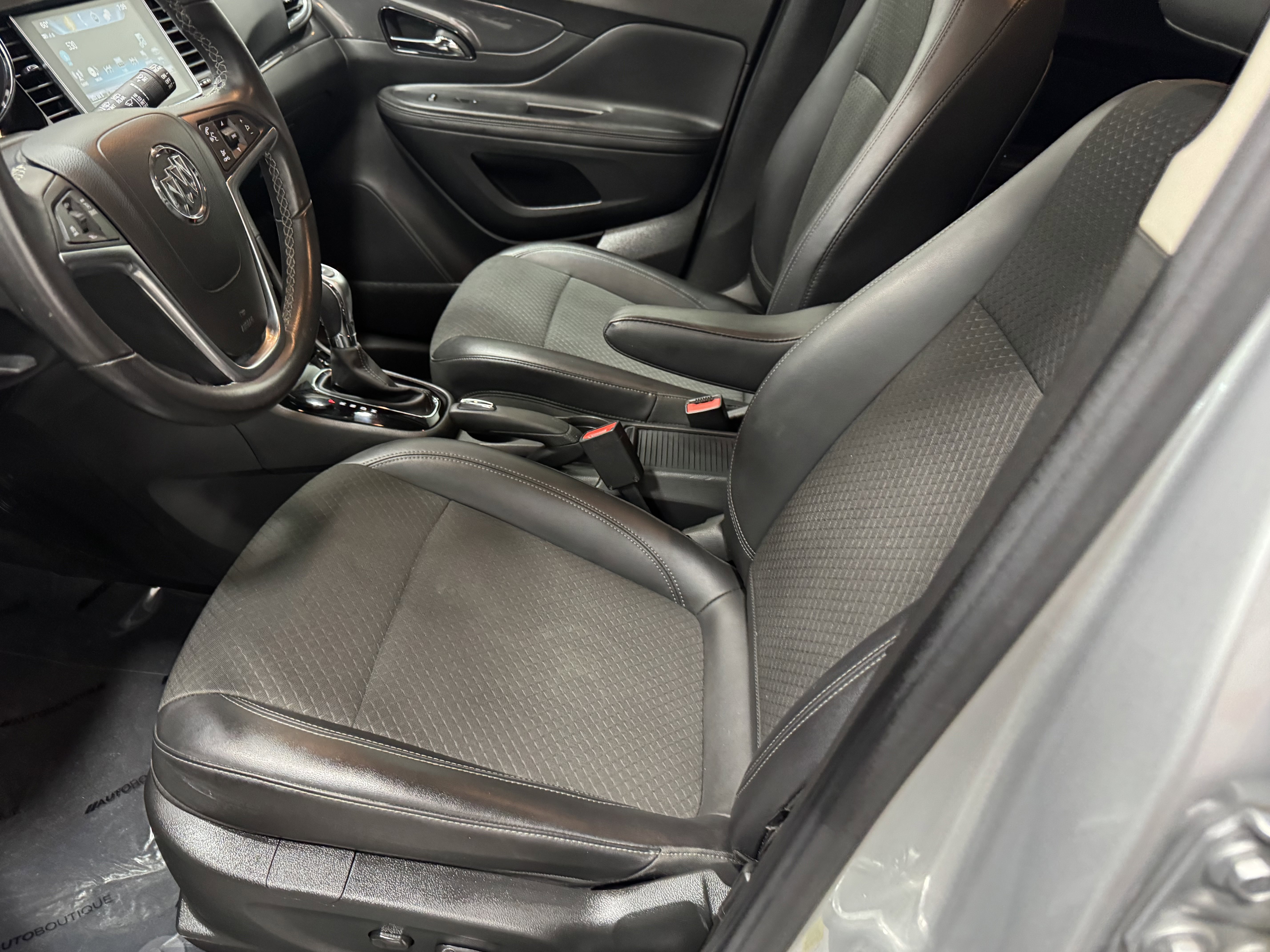 Used 2021 Buick Encore Preferred w/ Safety Package image 28
