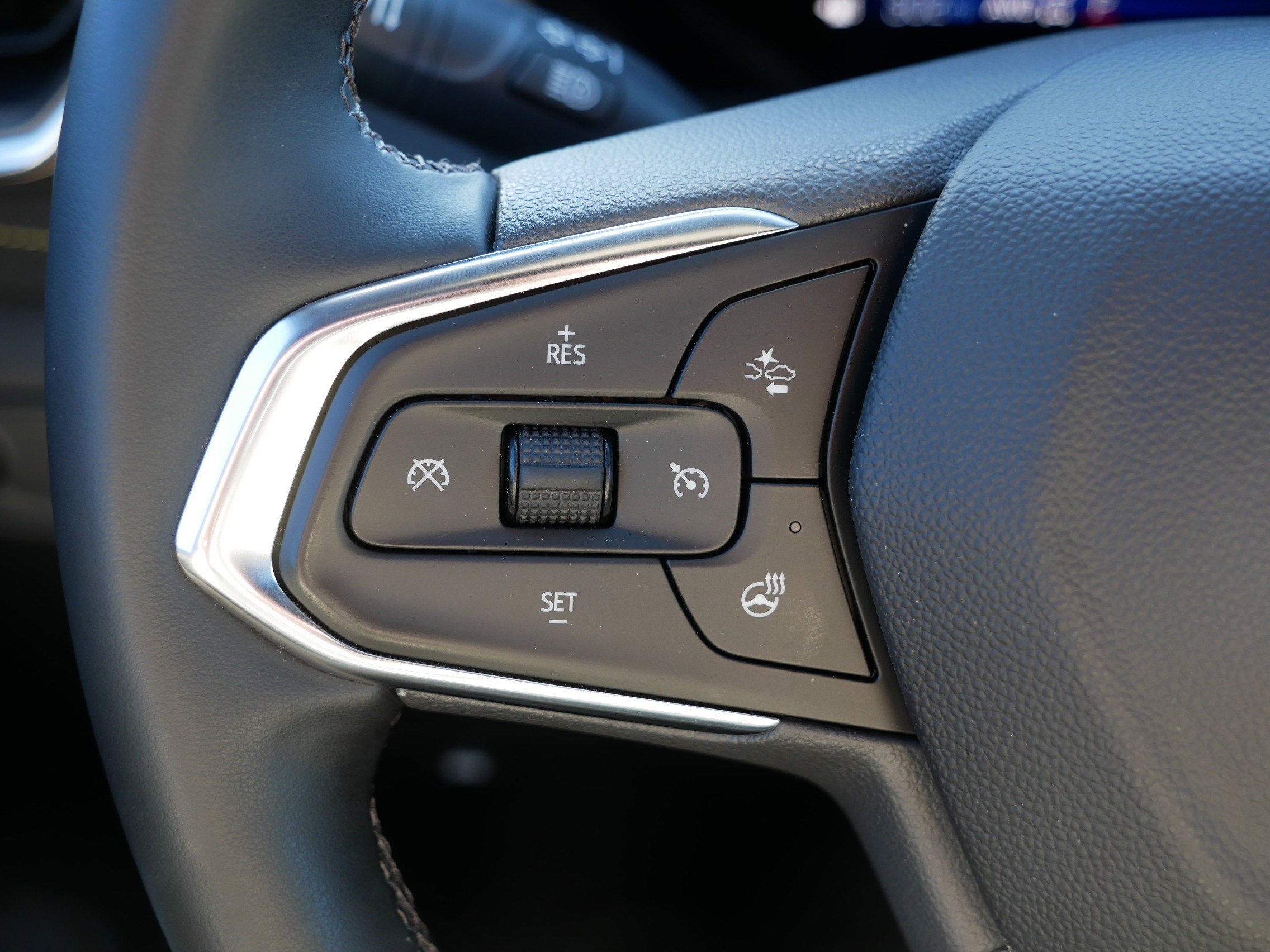 Used 2024 Chevrolet TrailBlazer ACTIV w/ Driver Confidence Package image 32