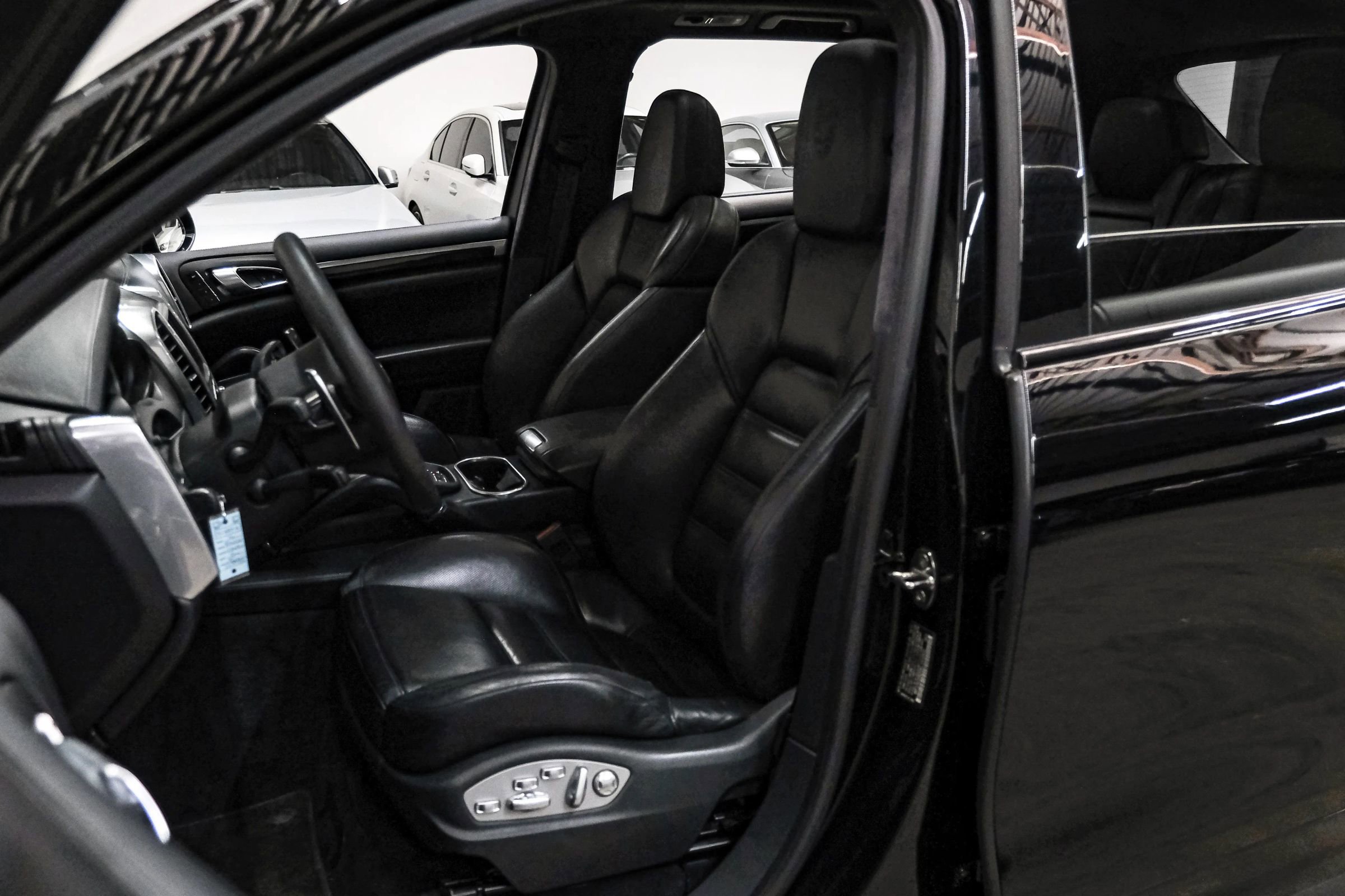Used 2014 Porsche Cayenne Turbo S AWD/4WD image 36