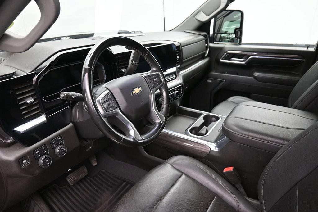 Used 2024 Chevrolet Silverado 2500 LTZ w/ LTZ Convenience Package AWD/4WD image 18