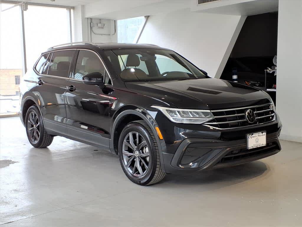 Certified 2023 Volkswagen Tiguan SE image 3