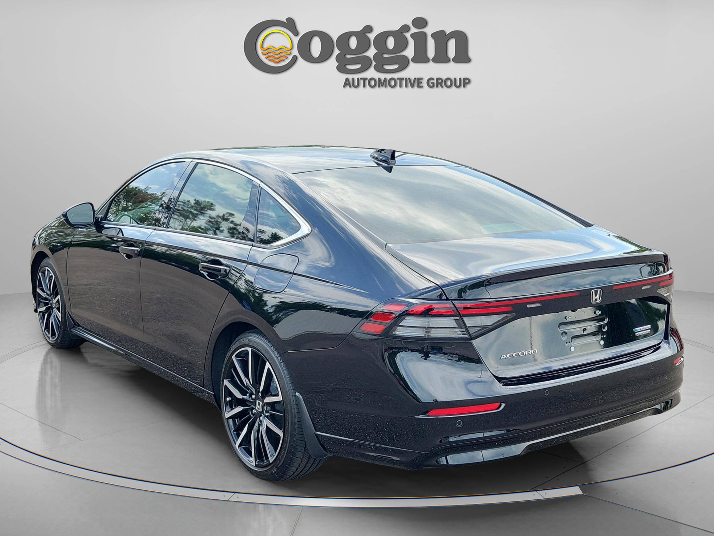 Used 2024 Honda Accord Touring image 3