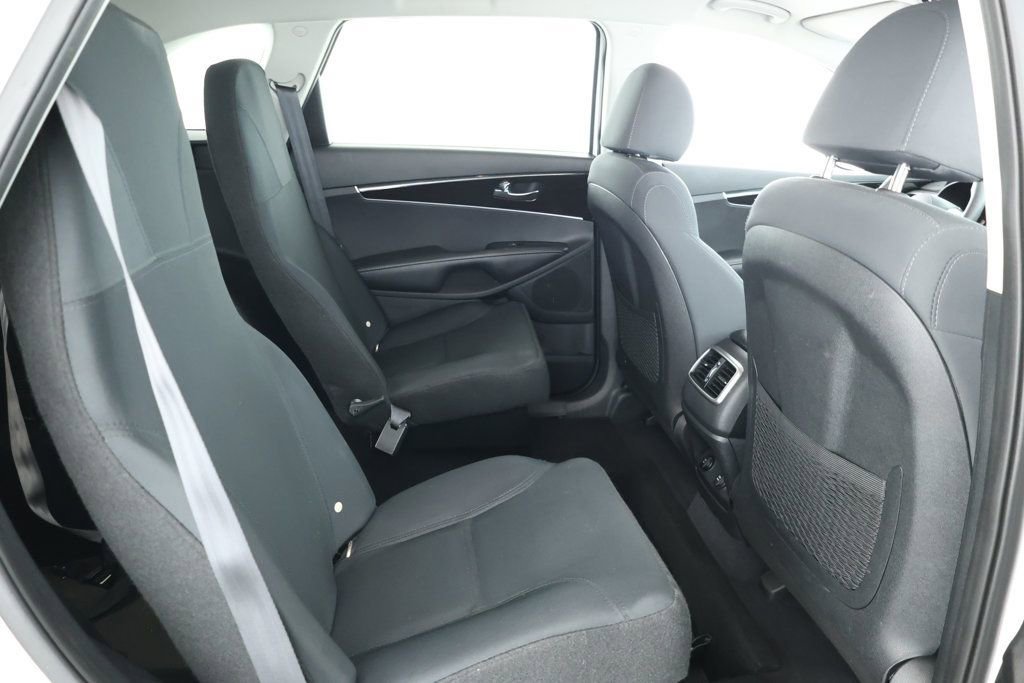 Used 2020 Kia Sorento LX image 26