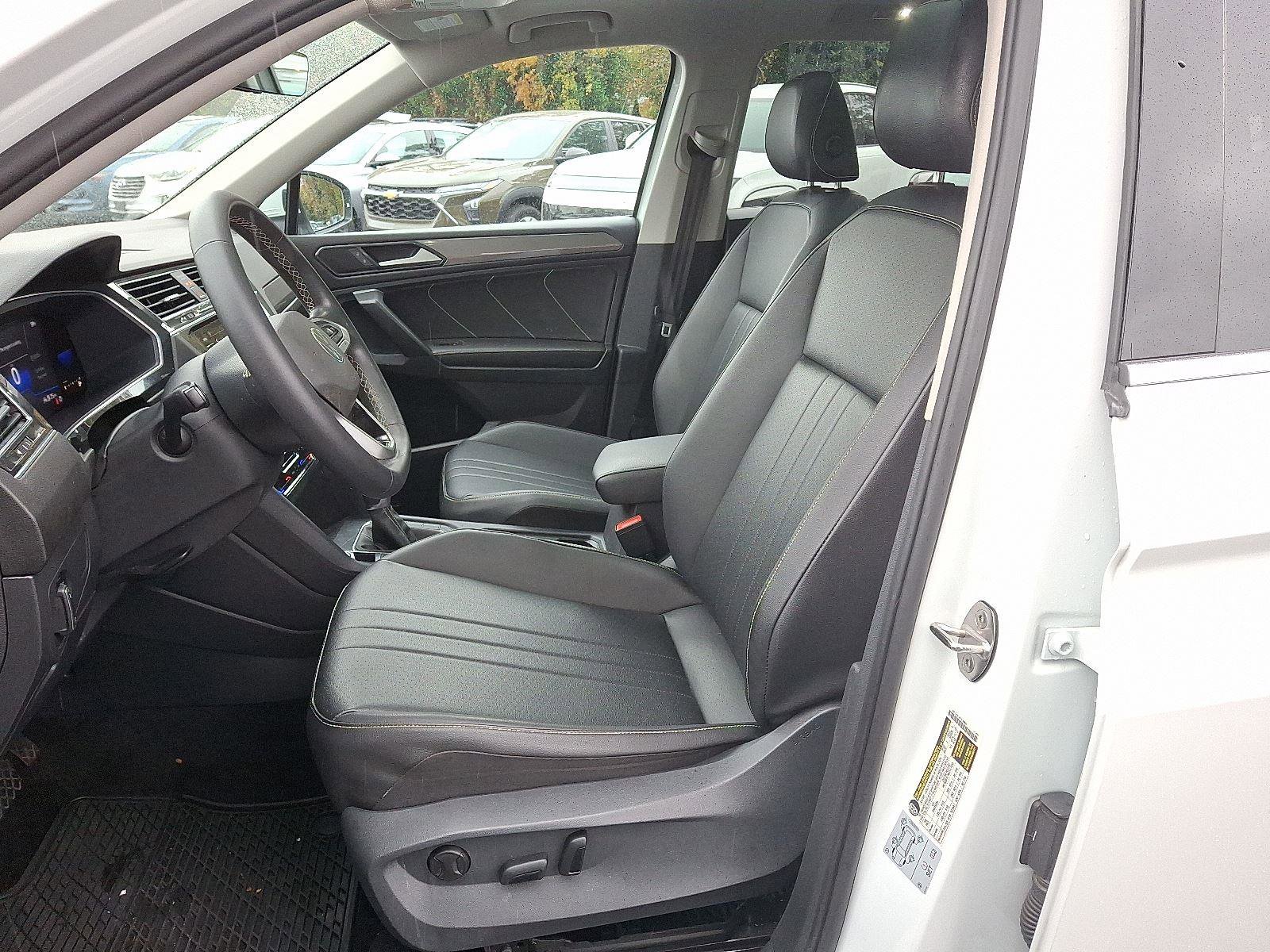 Used 2022 Volkswagen Tiguan SE w/ Panoramic Sunroof Package image 13