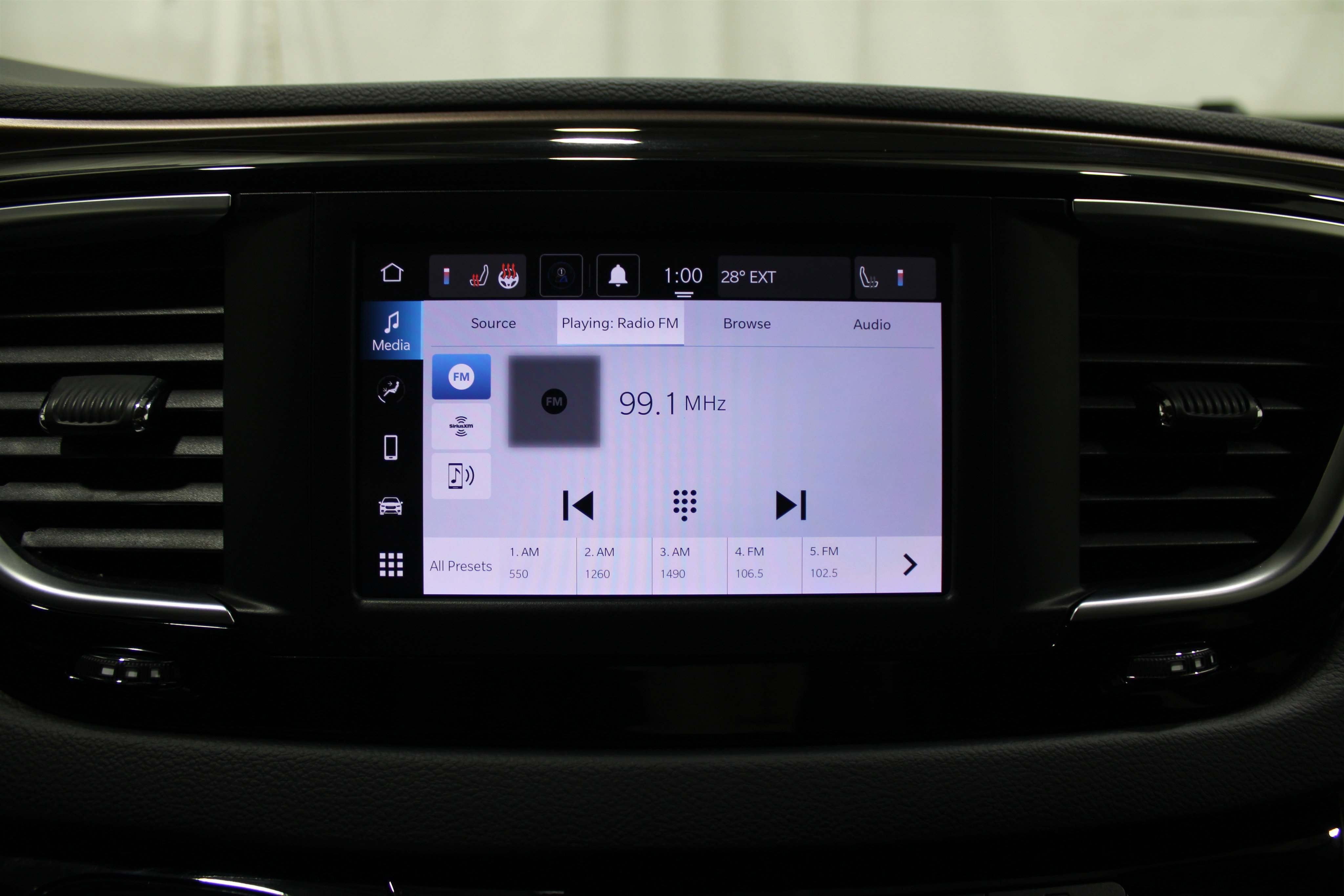 Used 2024 Chrysler Voyager LX image 14