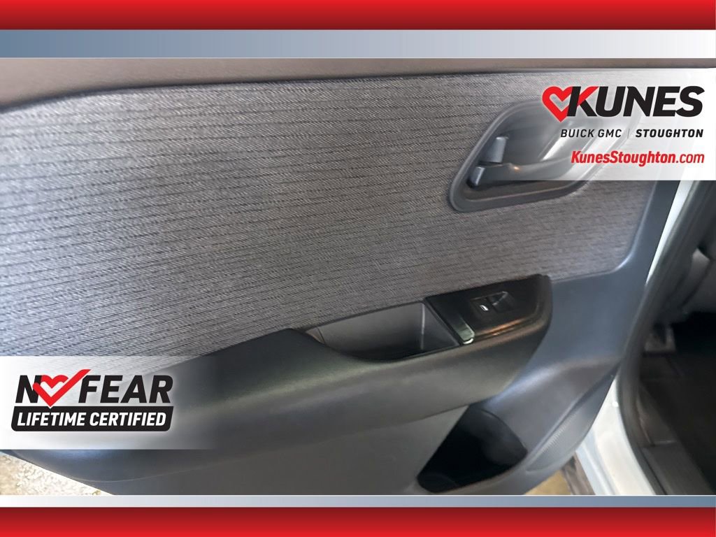 Used 2023 Nissan Rogue S image 32