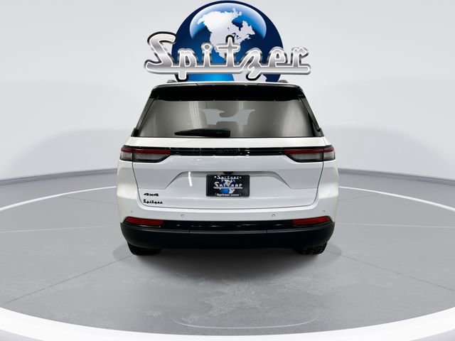 Used 2023 Jeep Grand Cherokee Altitude image 8