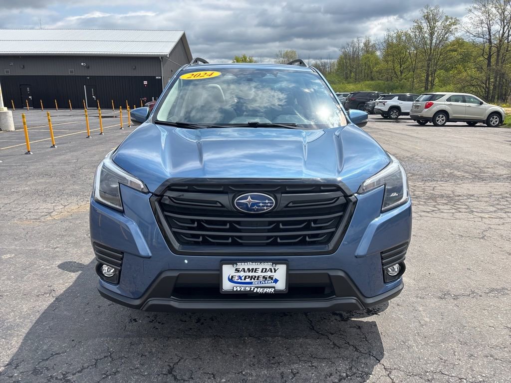 Used 2024 Subaru Forester Limited AWD/4WD image 2