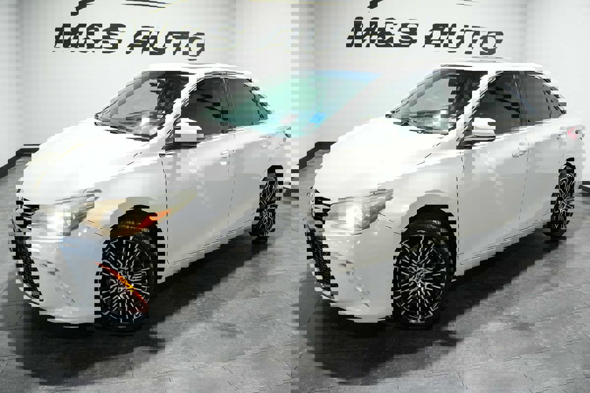 Used 2016 Toyota Camry SE image 2