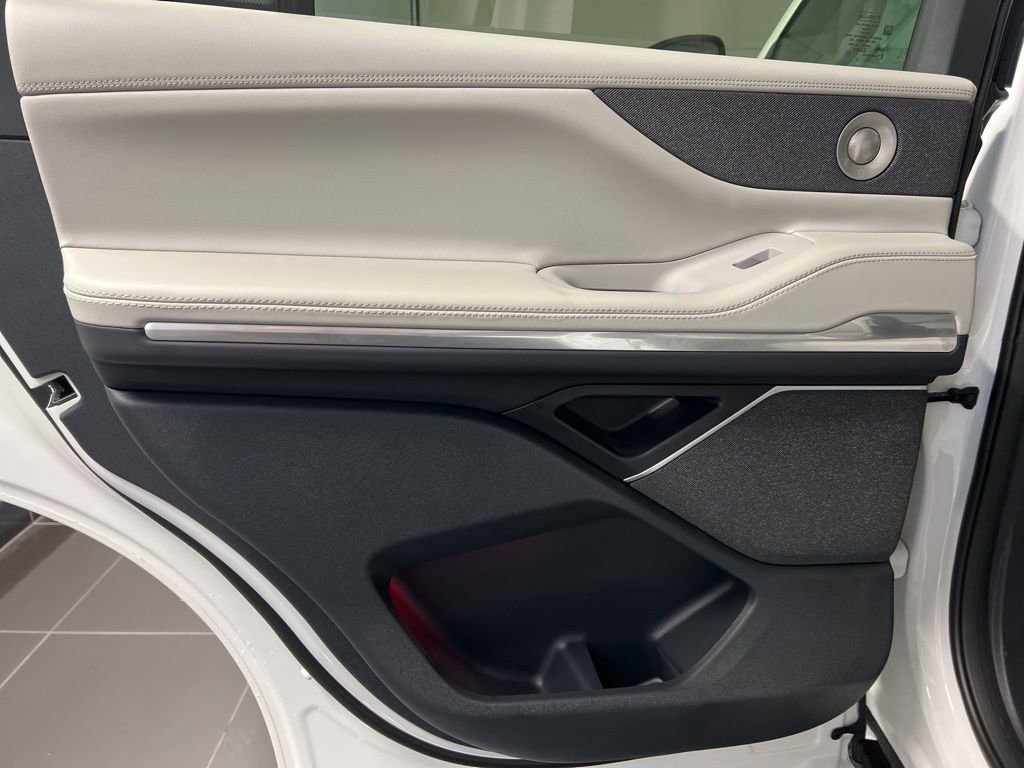 New 2026 Lincoln Navigator Reserve w/ Jet Appearance Package image 40