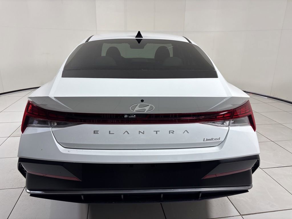 New 2026 Hyundai Elantra Limited FWD image 4