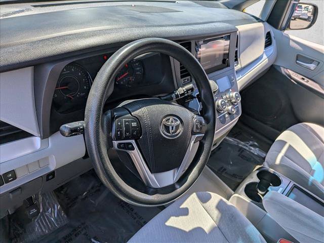 Used 2016 Toyota Sienna LE FWD image 10