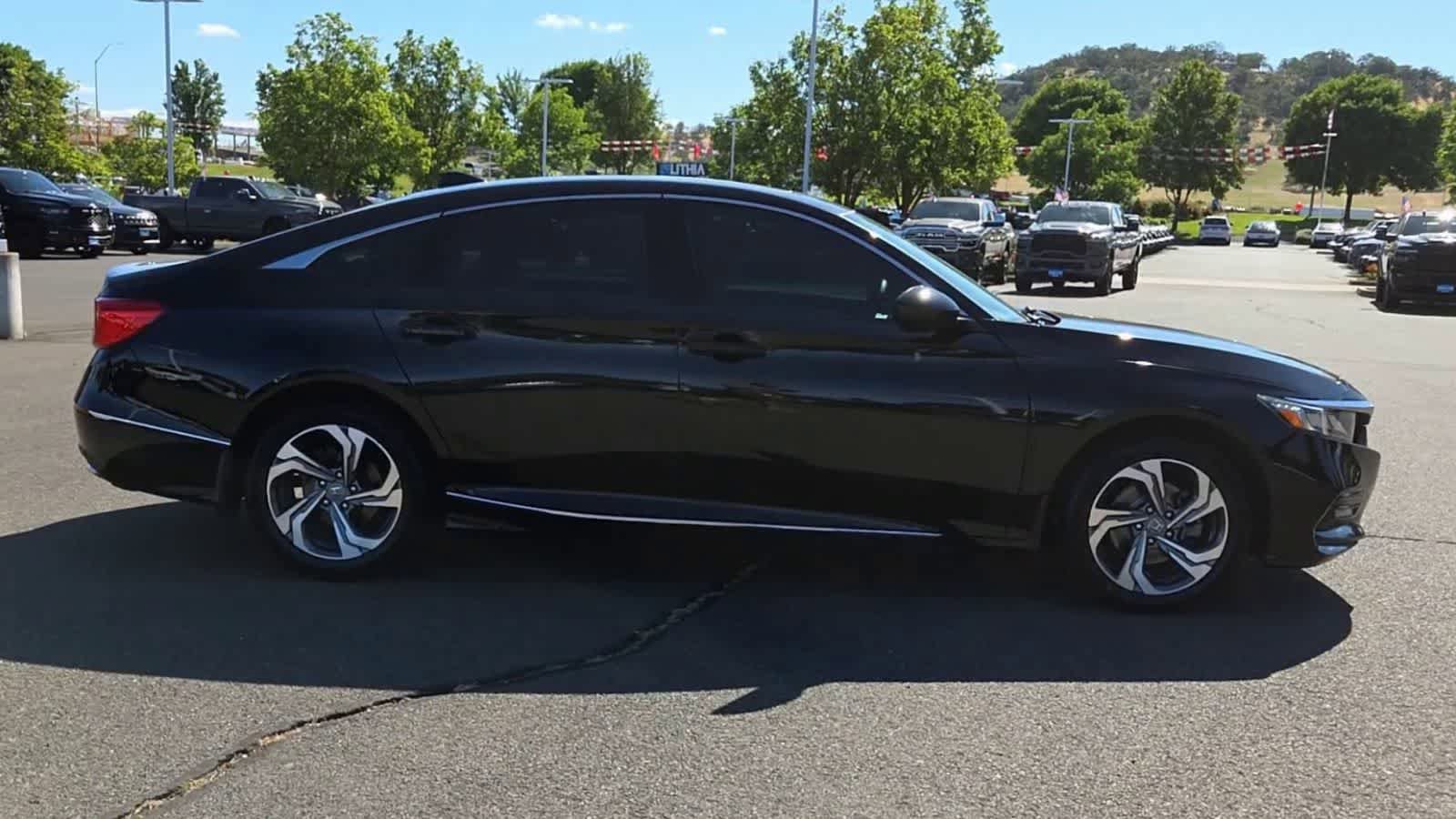 Used 2018 Honda Accord EX image 9