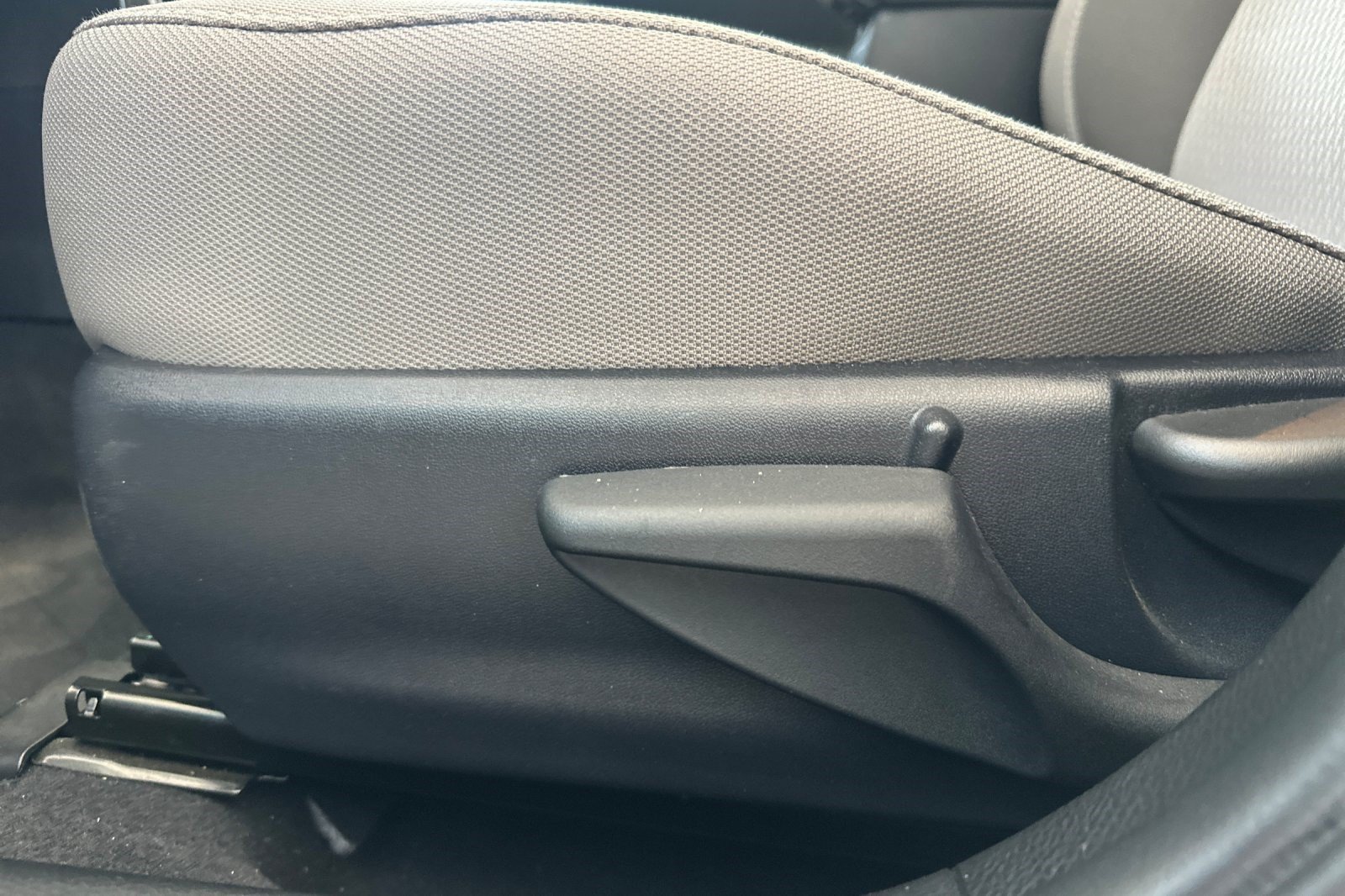 Used 2019 Toyota Corolla LE FWD image 14
